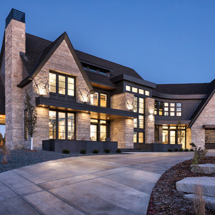 Создайте стильный интерьер: огромный, трехэтажный фасад частного дома серого цвета в стиле современная классика с комбинированной облицовкой, двускатной крышей и крышей из смешанных материалов - последний тренд