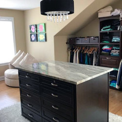 Walk-in Closet Island - Dressers