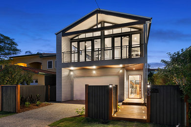 Design ideas for a transitional home design in Brisbane.