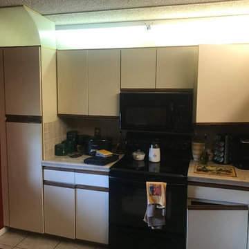 Resurfaced woodgrain kitchen with new crown molding
