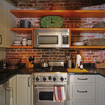 Compact Georgetown Compound
