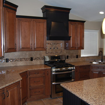 Two-toned Maple Cabinets Kitchen