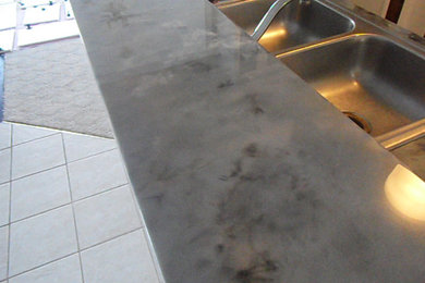 Example of a minimalist home design design in Other