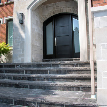 Bayview and York Mills - Simple elegance in a front yard