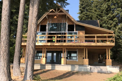 Example of an exterior home design in Sacramento