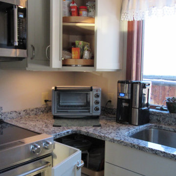 Dunbarton, Transitional Kitchen
