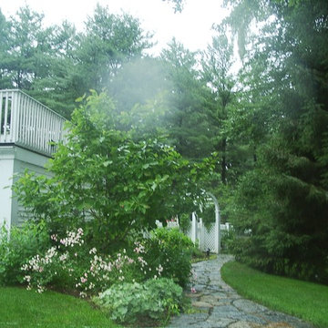 The natural curved path leads you to the pool