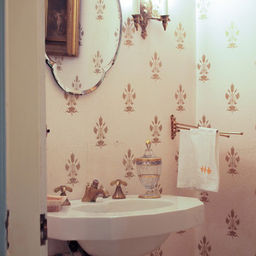 My Houzz: Art and Antiques in a Louisiana Center-Hall Cottage