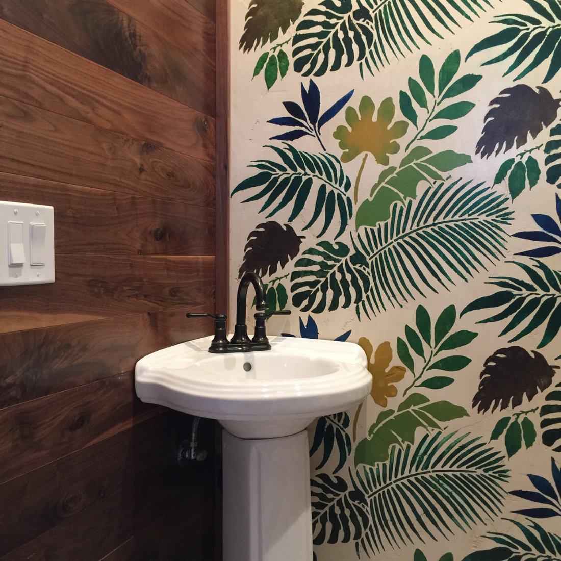 Water closet - Palm tree mural