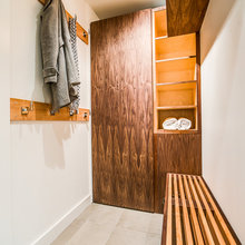 Wall cabinet at entry