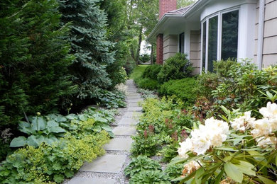 Inspiration for a contemporary landscaping in New York.
