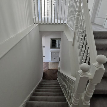 Small and elegant entrance hall