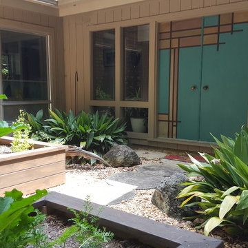 Mid-century Modern Courtyard, installed by Garden Environments