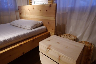 Bett und Nachtkästchen Zirbenholz massiv