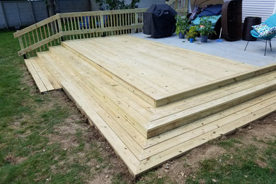 Example of a trendy deck design in Boston