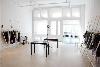 Example of a trendy living room design in New York
