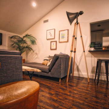 Tripod Speaker – Urban Adventure Bungalow