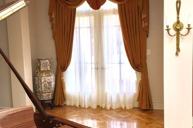 Example of a classic home design design in New York