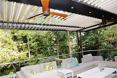Elegant deck photo in Los Angeles