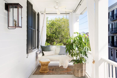 Example of a transitional home design design in Charleston
