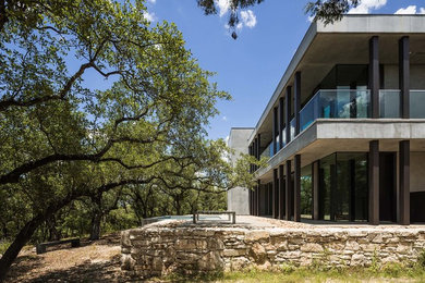 This is an example of a mid-sized modern home design in Austin.