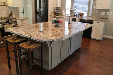 Kitchen - kitchen idea in Houston