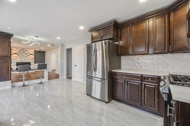 Example of a minimalist kitchen design in New York
