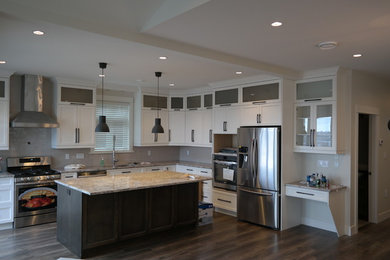 Inspiration for a modern kitchen remodel in Vancouver