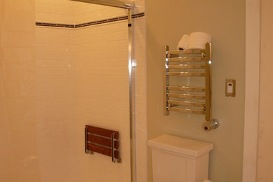 Bathroom - traditional bathroom idea in Chicago