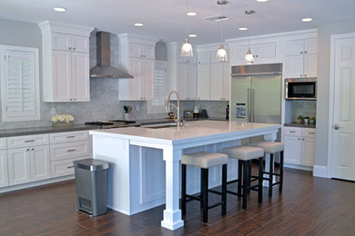 Example of a transitional kitchen design in Las Vegas