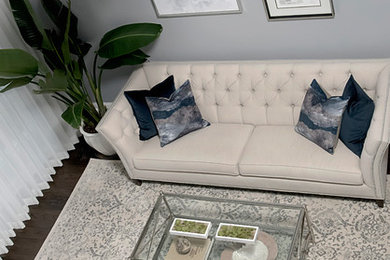 Example of a transitional living room design in Chicago