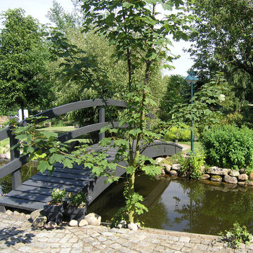 Pool im Garten mit Pavilion