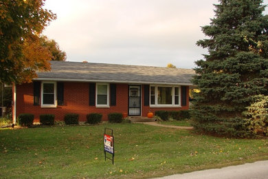 Example of a classic home design design in Louisville