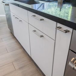 Dynasty, Soho, Maple, Opaque, Pure White - Kitchen Cabinetry