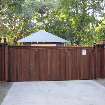 Decorative Arch Vertical Board Batten Fence Automatic Sliding Gate