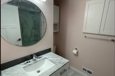 ポートランドにあるおしゃれな浴室の写真