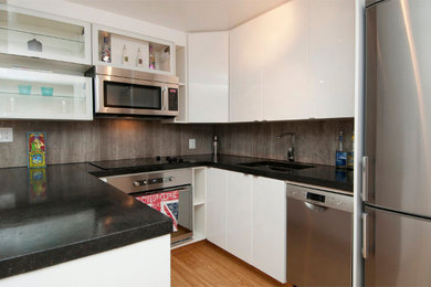 Example of a transitional kitchen design in Toronto