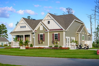Trendy home design photo in Tampa