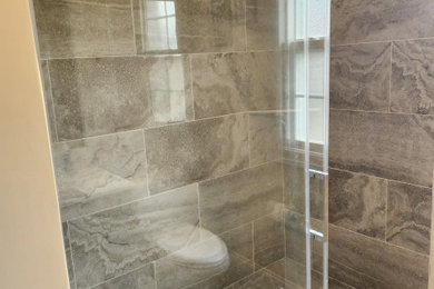 Inspiration for a modern bathroom remodel in Louisville