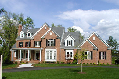 Elegant exterior home photo in St Louis