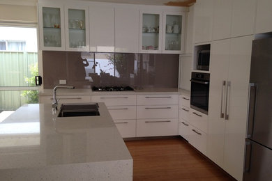 Photo of a mid-sized contemporary kitchen in Perth.