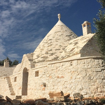 JUDITTA  costruita di sana pianta con volte e rivestimenti in Pietra locale.
