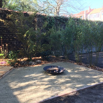 Terrasse avec espace brasero réalisée par Symbiose Paysage Nord