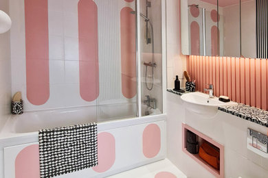 ロンドンにある低価格のモダンスタイルのおしゃれな浴室の写真
