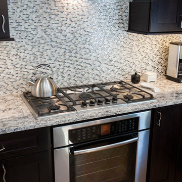 Dura Supreme Kitchen with a Contemporary Flair