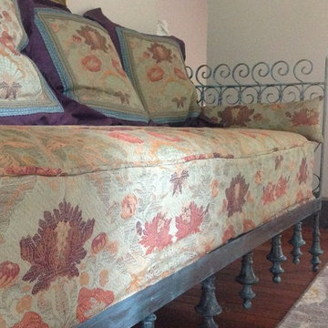 Shabby chic sofa/bed and accents