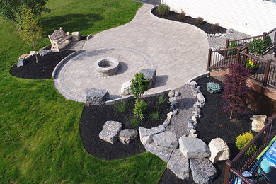 Example of a classic patio design in New York