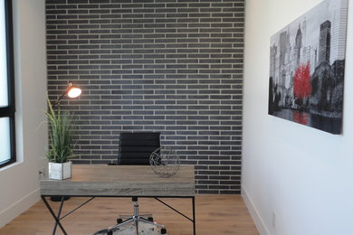 Idée de décoration pour un bureau minimaliste.