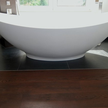Bad mit freistehender Wanne