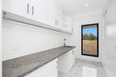 This is an example of a laundry room in Geelong.